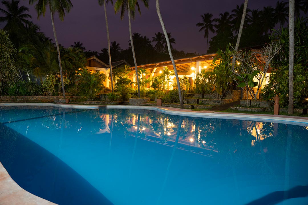 Pool bei Nacht