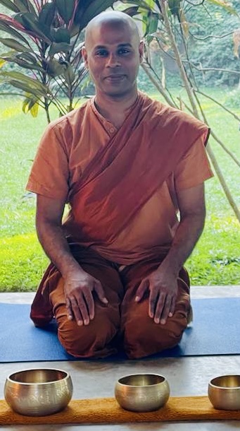 Buddhistischer Moench aus dem Sueden Sri Lankas 02