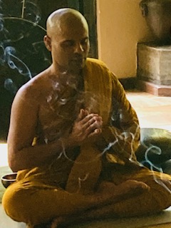 Buddhistischer Moench aus dem Sueden Sri Lankas 11