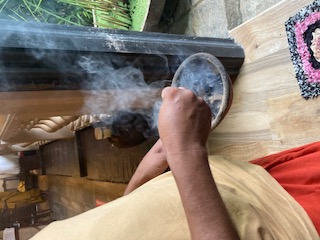 Buddhistischer Moench aus dem Sueden Sri Lankas 27