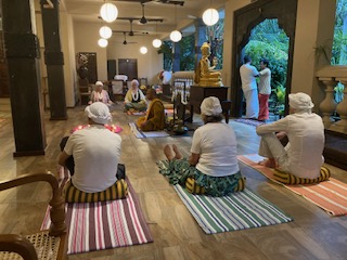 Buddhistischer Moench aus dem Sueden Sri Lankas 31