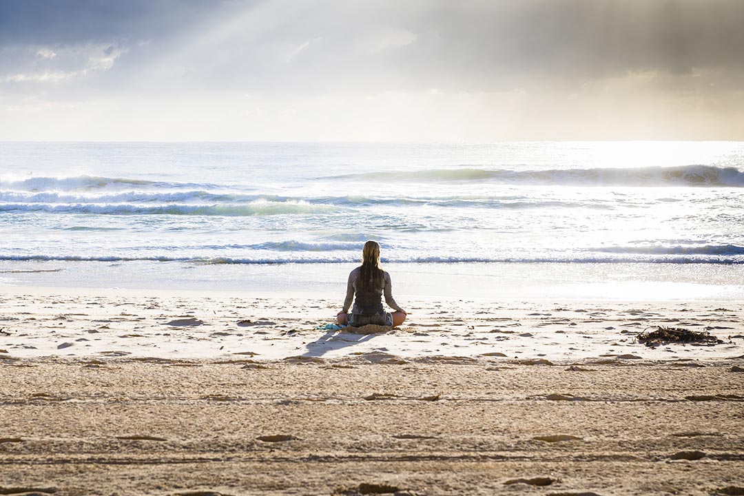 Yoga Frau am Strand